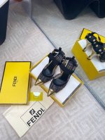出厂360 Fendi 24Ss 芬迪系列 双Ff 尖头 高跟 凉鞋 每年必备Ff拖今年还加了新的系列，美到无法言喻 绝好的穿着舒适感可是经典必备，各种风格搭配
