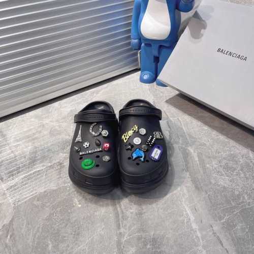 出厂 作弊增高神器 巴黎世家 Crocs厚底拖鞋，2025新款 智多星Crocs，花式Diy洞洞拖鞋～ 猫咪扣爱心扣都好可爱 增高作弊神器 我先替你们穿了 很轻