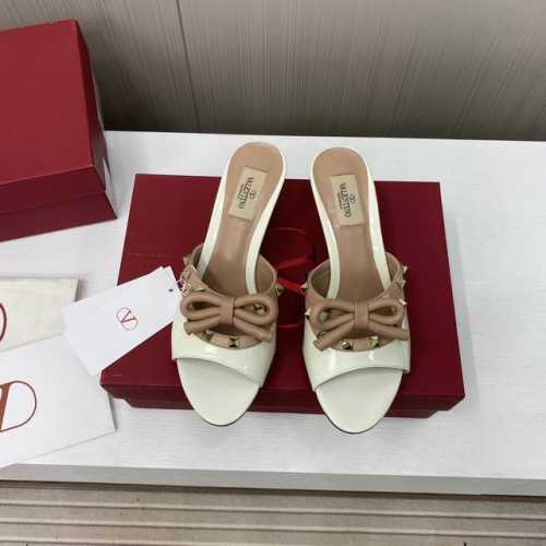 出厂价P P390 顶级品质 Valentino 华伦天奴新款 四季百搭系列！你的鞋柜缺一双吧？代购级别！ Valentino 整个系列台资工厂P出品！进出专柜