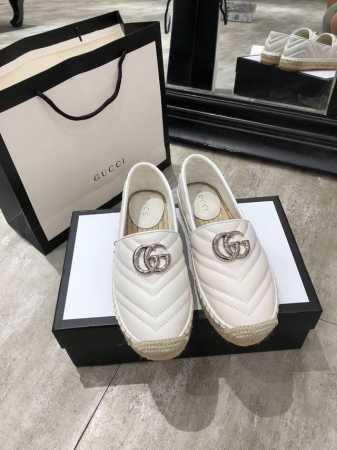GUCCI 长期做货 最新！春夏清爽色系一字渔夫拖鞋 市场顶级版本，官网同步，永不过时，超级舒适，四季都可以穿，上脚超美绗缝真皮徽标渔夫鞋。 鞋面：采用特殊进口 - 点击图像关闭