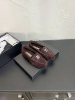 CHANEL 乐福鞋 毛里 小香 C家 专柜又一超级大爆款，网红博主小姐姐们的挚爱，社交平台的各种夸赞，超级暖和 超级秋冬 看到这期总能唤起少女内心对时髦的诉求
