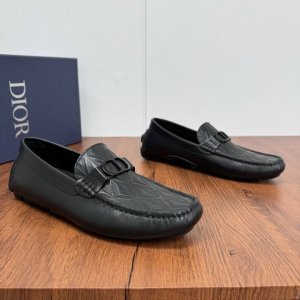 Dior 迪奥 Dior Odeon便鞋 粒面牛皮 绒面牛皮 荔枝纹牛皮多重风格可选！延续经典豆豆鞋设计风格，皮革与扣带的经典搭配，紧致皮革制作，彰显优雅气质！
