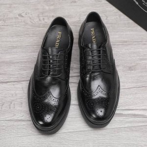 商品商标：prada 普拉达 商务皮鞋 正码码数: 38-44 45订制 商品材料：精选 进口头层小牛皮鞋面，进口水染牛皮内里。强烈立体视觉效果，原版大底 颜