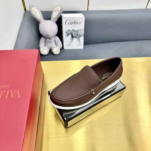 Valentin* 华伦天奴 华伦 高端男士驾车鞋豆豆鞋。顶级品质。采用进口原版荔纹牛皮。醒目大logo饰扣 原版牛皮内里垫脚，原厂特供原版大底 超强舒适感。做