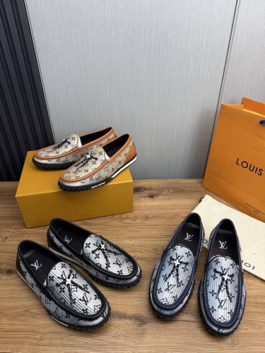 工厂p价 lv. 男士商务休闲皮鞋 顶级牛货.1:1出货奢华尊贵全部采用进口原版品牌皮料 只为打造更为舒适的穿着体验 鞋面 原版品牌印花进口全牛里 原版大底-4