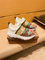 工厂p批 古奇 男鞋高端品牌 官网1：1最新力作：鞋面采用意大利进口头层牛皮搭配 舒适透气内里原版防滑耐磨大底制作，让行走更加便捷舒适！独家新款，惊世之作，与官