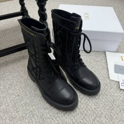 代购级 官网同步2024ss最高版本 Dior 迪奥秋冬靴马钉靴顶走级秀系列秋冬主季打款，超爆级款的节奏！出行必备单品！随意搭配么怎穿都好看 值得收鞋入柜的一款