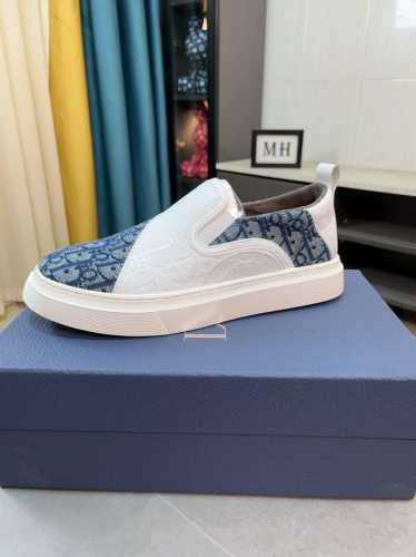 出厂价P Dior 绒里、皮里首选下单备注好新品上市，全头层小牛皮配水染牛仔布，经典菱格花纹D家工艺，，高端大气上档次，上脚舒适，穿着百搭，立体感十足，黑蓝2色