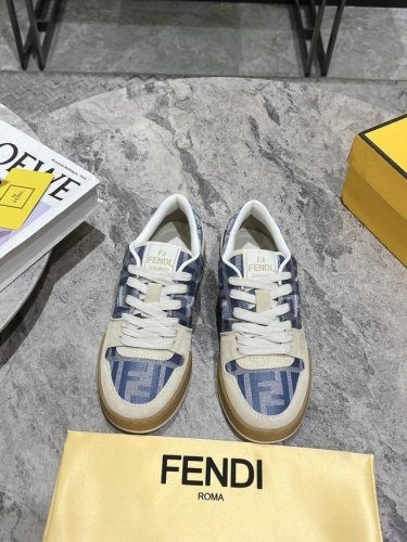 女 男10 顶级版本Fendi Match 2670新款运动板鞋 ，由Kim Jones倾情打造的一款运动鞋，采用皮革和反绒皮制成完美再现复古风格，整体鞋型设计