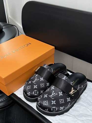 橙子出厂价 Louis Vuitton 路易威登 Lv春夏新款 仿真丝老花凉拖鞋 包头半拖 高级慵懒风 百看不厌款 时尚度拉满 细节用心感受 码数：35-40
