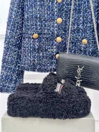 厂价 Balenciaga｜巴黎世家24S新品字母刺绣泰厚底迪毛毛拖鞋 独家正确版本、原版开发、时尚圈内各大网红明星又在拼命种草的款式。火爆整个ins！又是一个 - 点击图像关闭