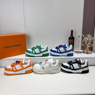 冲量价: 2630顶级版本Lv驴牌原版一比一开发胖Trainer 面包鞋 滑板鞋 休闲 情侣款 运动鞋 搭配鞋带上的撞色字母，面料: 原版定制进口头层牛皮内里: