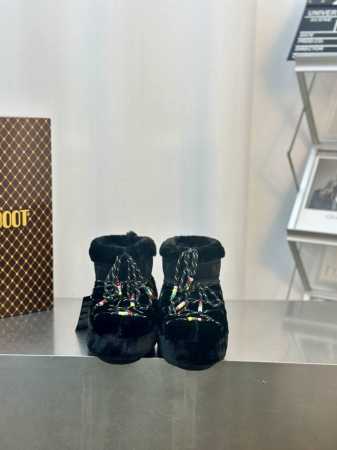 独家顶级版本 Moon Boot2024vs秋冬最新款雪地靴系列 丑萌毛毛雪地靴 忘了UGG吧，时髦人都在穿Moon Boot雪地靴 如果你难以接受UG - 点击图像关闭