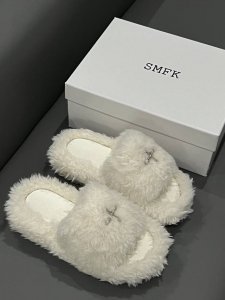 橙子出厂价 SMFK 2024新款 十字花系列面包拖鞋 厚底凉拖 抢先首发，上脚萌到我了，非常可爱，简单百搭的极简风国潮，新作继承了诸多品牌制胜的流行元素，势必
