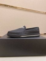 工厂价 顶级版本 高品质 新款prada 普拉达 专柜同步上市， 新款男鞋、面料精选进口面料滴胶工艺。内里:牛皮内里。高端开模防滑橡胶大底，精美线条、简约大气，