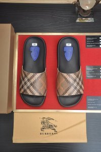 出厂价p Burberry巴宝莉 经典拖鞋｜进口材料搭配经典格纹料｜原版大底｜做工精细穿着舒适 Size：38-44 45定做