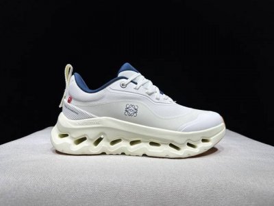 顶级版本Loewe 罗意威 X On Cioudtilt2.0跑鞋情侣款罗意威 X On 昂跑全新合作系列情侣款慢跑鞋 品牌与瑞士高性能运动品牌On携手打造的此