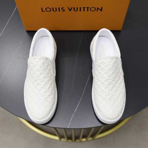 品牌 Lv路易威登 标准码 38 44 45可订做 等级 官网同款 材料 原版面料 舒适透气内里 轻便耐磨大底 款式类别 男士时尚休闲鞋靴 跑步 运动鞋 尊贵奢