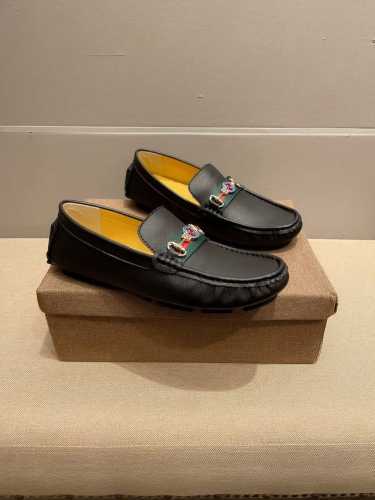 实， Gucci 官网高端男士四季休闲鞋，最新元素潮爆全球，官网火爆热卖，原版版本，专柜一比一，鞋面意大利进口原版头层牛皮，原版防滑大底，舒适透气吸汗羊皮内里垫