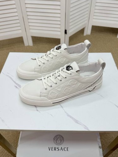 versace-范思哲 专柜品质 采用进口原版面料，高端大气 特色设计 做工精细 耐磨橡胶防滑原版大底 尺码 Size 38-44 45定做不退换 X2