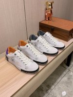 新款: 厂价 阿玛尼Armani* 最新爆款休闲鞋 顶端品牌 奢侈 代购 顶级 质量 鞋面選用进口透气牛皮材质透气猪皮垫脚 精细做工 原版个性时尚柔软橡膠耐磨防