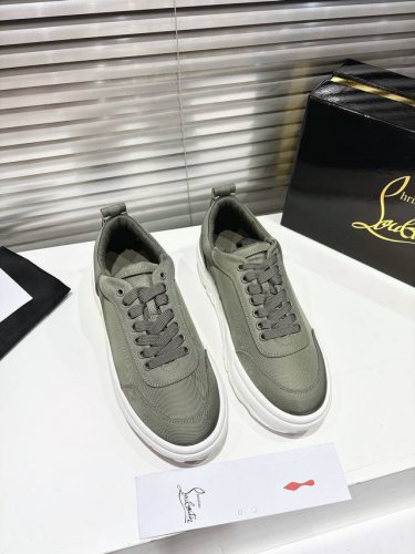 低帮帆布厚底运动鞋-烟灰色 顶级版定制 2025 Maison Christian Louboutin Choukario低顶运动鞋具有都市气息。这款运动鞋在顶