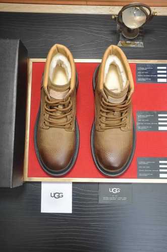 UGG 全羊毛内里 顶级高端品质皮毛一体保暖雪地靴来自澳洲温暖奢侈品牌男鞋，UGG-5877官网同步、采用进口牛皮制作，精心缝制而成..进口橡胶发泡大底 舒适、