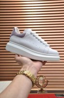 出厂 市面最高版本 Mqueen 麦昆 情侣款：女35-40，男38-44 小白鞋新款配色，官网同步发售！想不出有任何理由不收它！面料采用头层牛皮面 最新材料