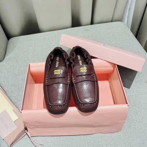 工厂直销中跟 Miumiu 缪缪24Ss秋冬走秀秀 今年最值得入手的单鞋 ！超多网红明星上脚 Miumiu今年秋冬确实泰酷辣 秋冬限定款 专柜非常难买 脚感超赞