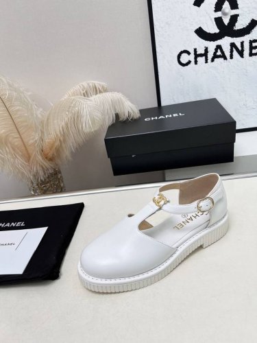 chanel 香奈儿最新大双C玛丽珍后空凉鞋 这款条带经典设计；不平凡的双C拥入了多种配色元素 多元化混搭非常好看百搭，上脚非常轻巧 舒适超级秀气优雅的一款后空