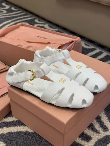代购级别Miu Miu 镂空编织猪笼鞋编织凉鞋 miu Mi*2025春款平底Zp开发 原版秒杀市面版本 Miu真的太少女啦 超级软糯 喜欢可以冲了 鞋面 进口