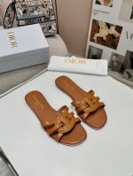 出厂价ppp橡胶底 、真皮底 25新款Cd系列 Dior迪奥 经典电绣拖鞋 原版复刻 高版本 超耐看超百搭款 上脚非常舒适 显瘦又显白 鞋面原版布面，羊皮垫脚，