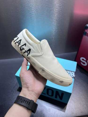 Balenciaga巴黎世家paris 做旧 涂鸦 打印 脏脏 破旧 情侣款复古休闲 原版购入开发 做货 这次巴黎世家 Paris Sneakers 的灵感来自
