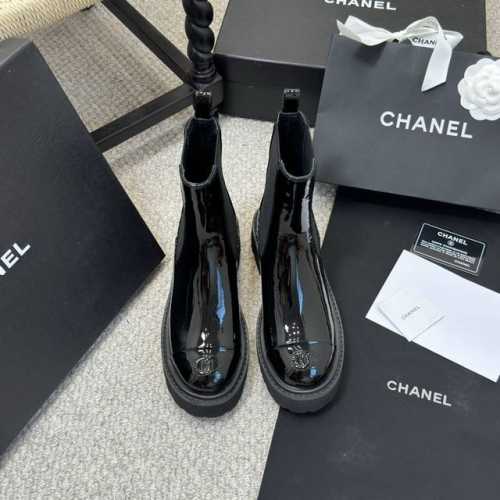 Chanel香奈儿 4B秋冬短靴 马丁靴 顶级版本 经典拼色完美搭配！ 真的超级有个性，是这款鞋子最大的亮点，醒目而不浮夸的设计，超日常超酷，无论搭配裤子卫衣或