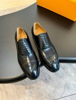 元louis Vuitton Lv 男士经典牛津鞋男士商务正装皮鞋，原版开模，1比1复刻，专为贵族打造 全鞋采用进口意大利牛皮材料，精挑细选，毛孔细腻，富有光泽