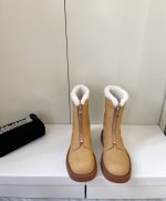 Bottega veneta最新羊毛里两穿大黄靴复古潮流必备款 百分百还原小红书已经火热刷屏 设计休闲风格 BV最爱玩的元素还是鞋底设计 前卫暗黑风超级飒爽 面