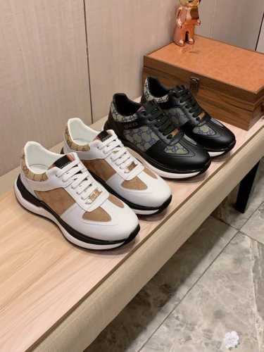 新款: 厂价 古奇Gucci* 最新爆款休闲鞋，顶端品牌奢侈～代购，顶级～质量。鞋面選用进口透气牛皮搭配织布材质透气羊皮垫脚 精细做工。原版个性时尚柔软橡膠耐磨