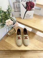 新品 Celine 赛琳 顶级代购货，最高版本，渔夫鞋 专柜2025早春 新款 Celine拉菲草字母渔夫鞋系列， 爆款单鞋，上脚很美。 购入正品原版Build
