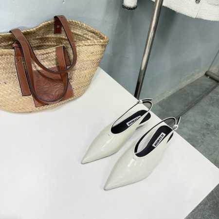 高品质出厂 ！小众潮牌Jilsander吉尔桑达25春夏尖头后空猫跟女巫凉鞋！极简主义风格！ 很多时尚个性的姑娘，非常青睐Jils Nder这样一些国际轻奢品牌 - 点击图像关闭