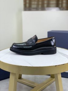 工厂P价P 原单品质，顶级版本 Dior 迪奥 男士商务休闲皮鞋，顶级牛货.1:1出货奢华尊贵全部采用进口原版品牌布料，只为打造更为舒适的穿着体验，鞋面：原版精