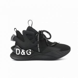 you Must Be A Surprise Someone Is Looking Forward To 你一定是某人期待的惊喜 实价 D&G 时尚运动款，简单