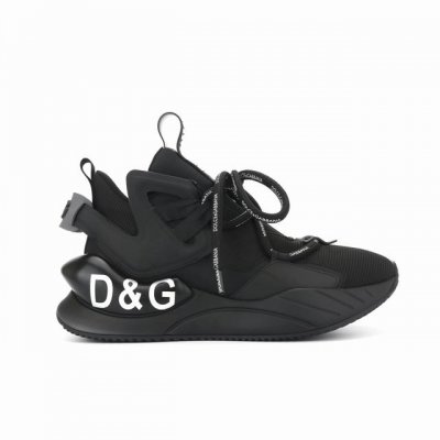 you Must Be A Surprise Someone Is Looking Forward To 你一定是某人期待的惊喜 实价 D&G 时尚运动款，简单