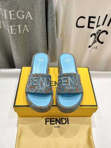 高版本出厂330 Fendi*芬迪全新力作来袭！经典爆款的坡跟懒人拖鞋，拥有顶级品质，乃是跑量爆款！请认准咱家的品质与做工哟！ 鞋面：进口原版材质 内里：采用山