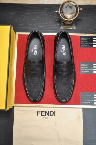 出厂价P 芬迪 Fendi 最新高端男鞋香港专柜！ 原单品质 鞋面采用进口牛皮材料、牛皮内里 ！入足超舒服，原厂耐磨大底 奢华时尚 休闲百搭！尺码：38-45