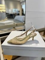价格： Gianvito rossi 2025新款凉鞋顶级版本代购品质这双施华洛奇水钻搭配网高跟尖头后空凉鞋，水钻闪耀着奢华光芒，如同繁星点点。网面设计独具韵味