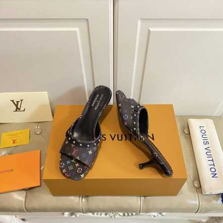 出厂价 ，路易威*LV新款拖鞋，顶级品质，经典老花面，羊皮里，真皮大底，35-39码 34，40，41，42码定做不退换 - 点击图像关闭