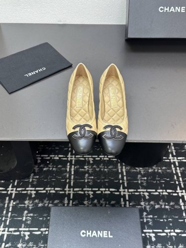 厂价 chane* 小香24B新品 菱格大双C粗跟单鞋 鞋面采用进口小羊皮 内里踮脚均为丝绸羊皮 意大利进口牛皮大底 size 35-39 40 41定制