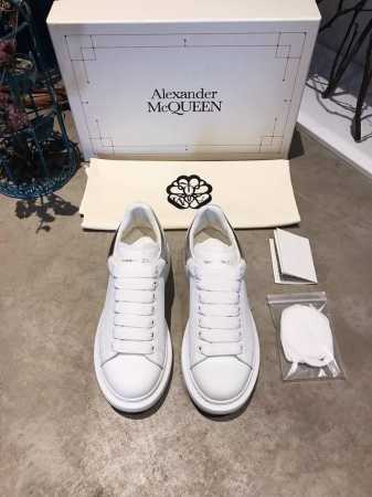 银尾 Mcq2024飞跃升级顶级版本，麦昆春款彩虹尾，，专柜正品爆拆 1：1顶级麦昆原版皮料白色进口丝绸皮 原版白色鞋盒 布袋手提袋 发票、全套包装、多送一副鞋 - 点击图像关闭