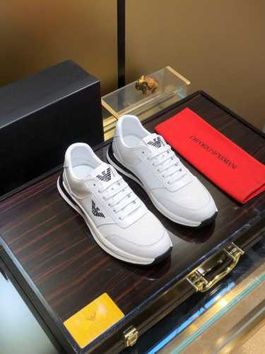 商品名称：Armani 阿玛尼 正规码数: 38-44 休闲鞋 商品材料：精选 牛皮鞋面，柔软羊皮垫脚；原厂特供大底。
