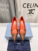 高版本出厂 Prada* 普拉达25Ss春夏新品玛丽珍尖头高跟鞋单鞋时装鞋 原版购入1:1开发，细节完美，上脚舒适可任意配搭春夏的美饰服丽，精耐致看 鞋面：原版